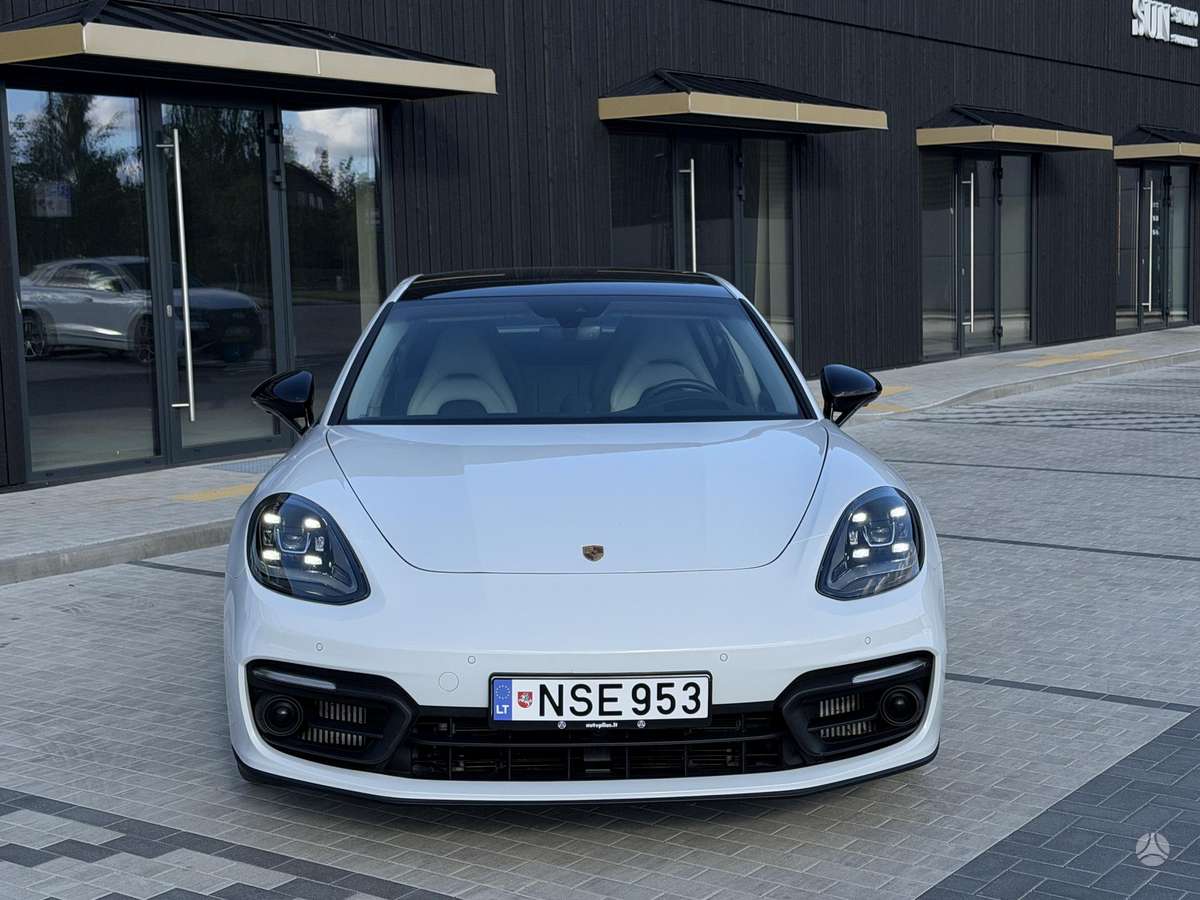 Porsche Panamera, Седан