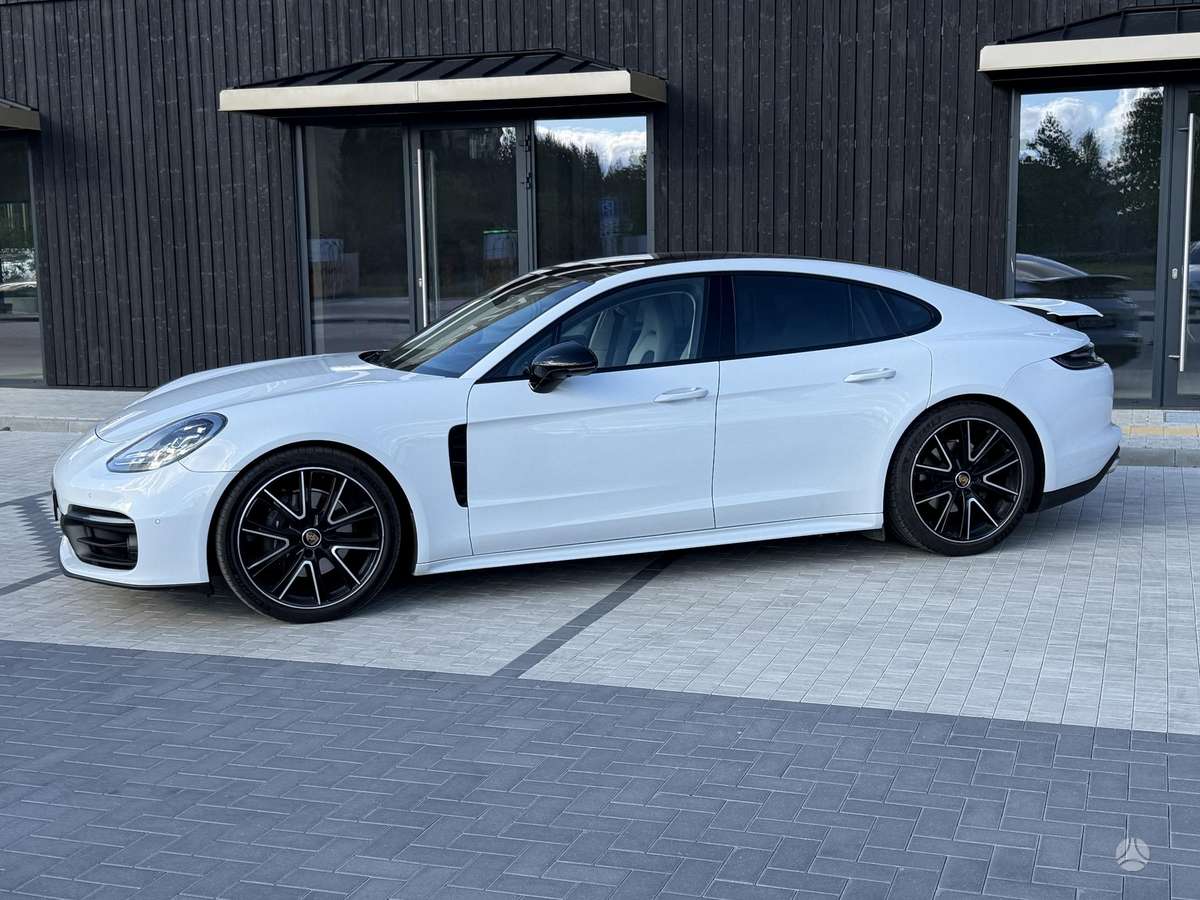 Porsche Panamera, Седан