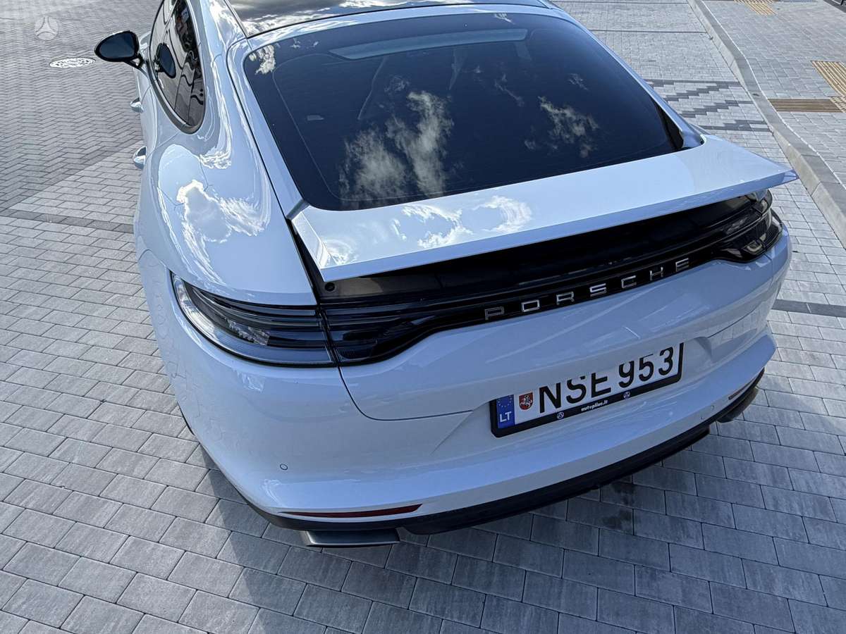Porsche Panamera, Седан
