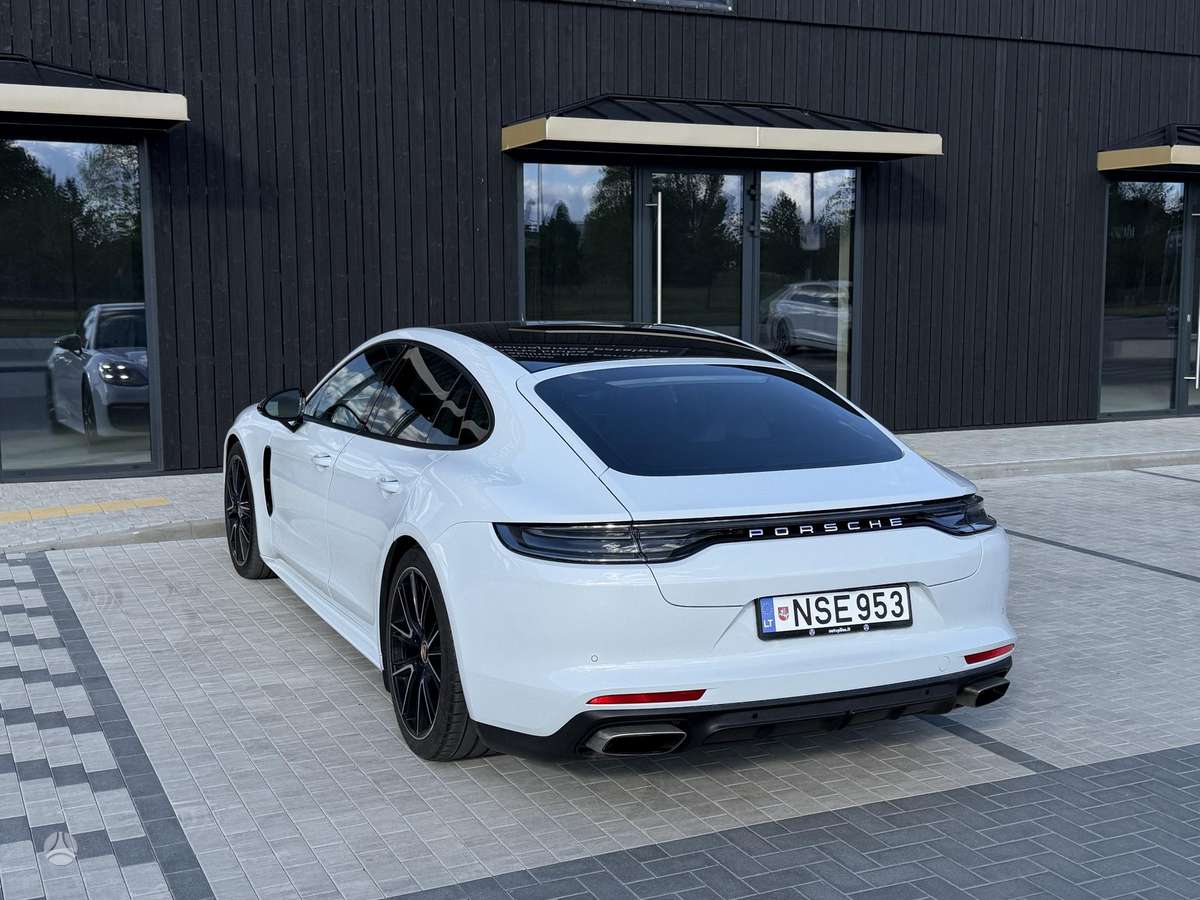 Porsche Panamera, Седан
