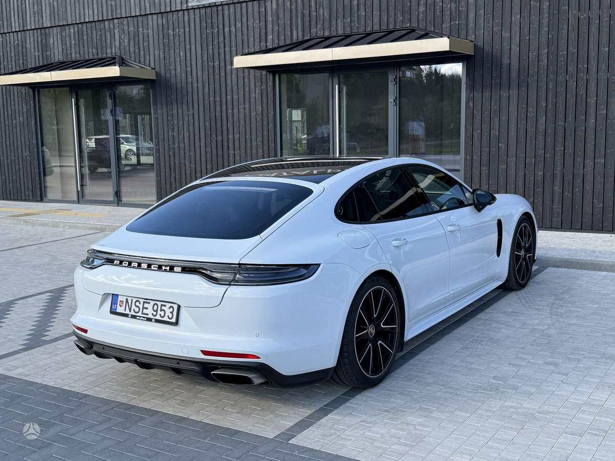 Porsche Panamera, Седан