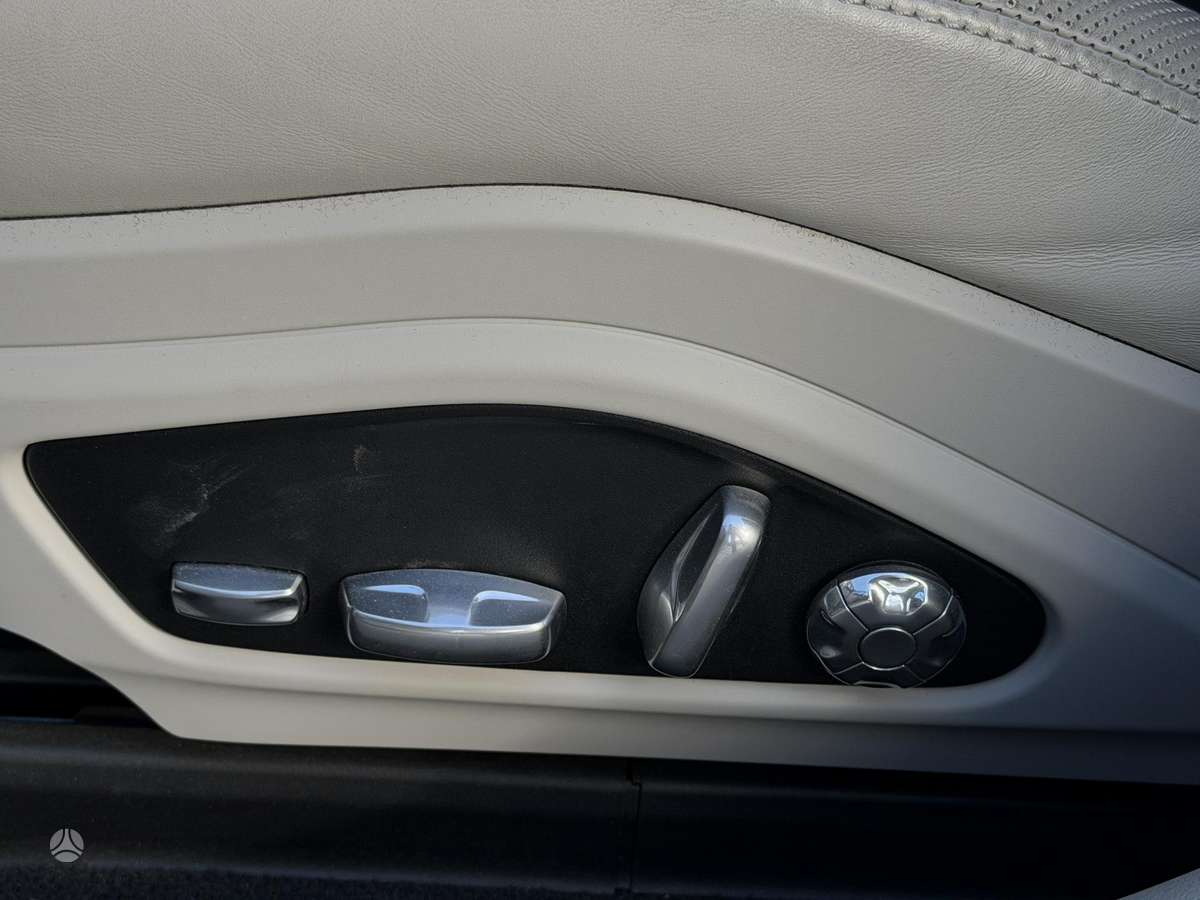 Porsche Panamera, Седан