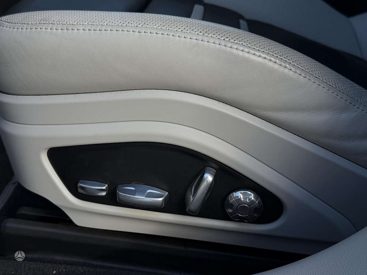 Porsche Panamera, Седан