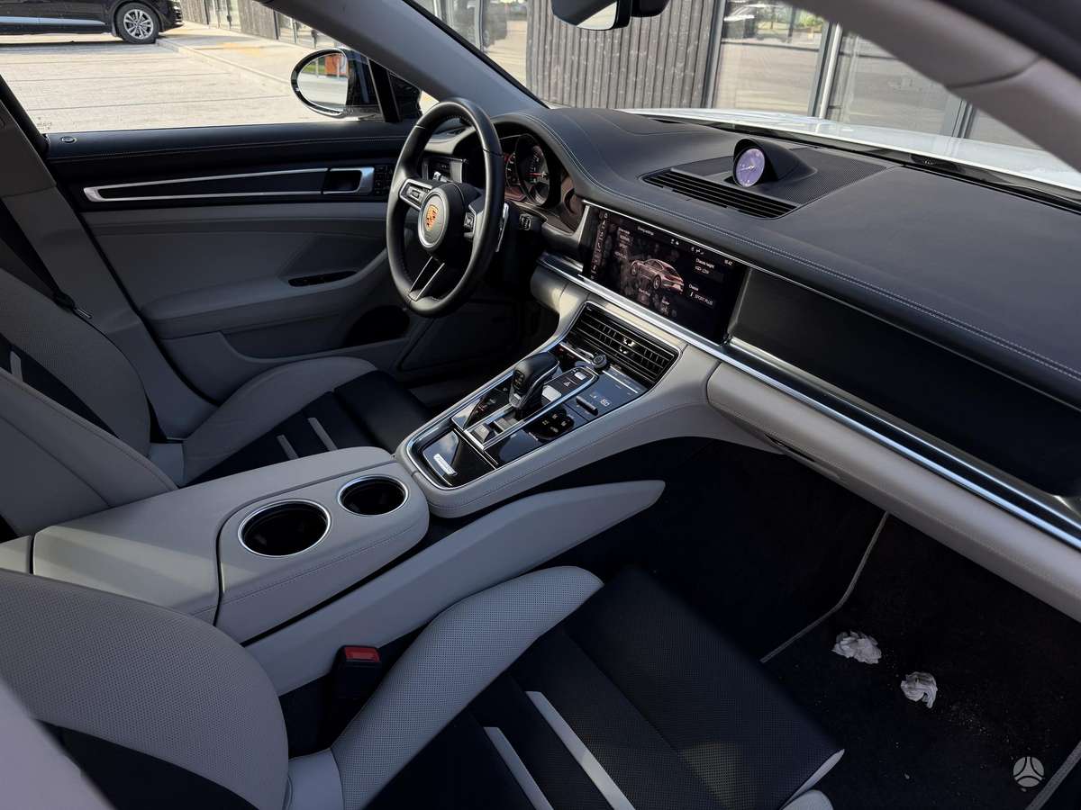 Porsche Panamera, Седан