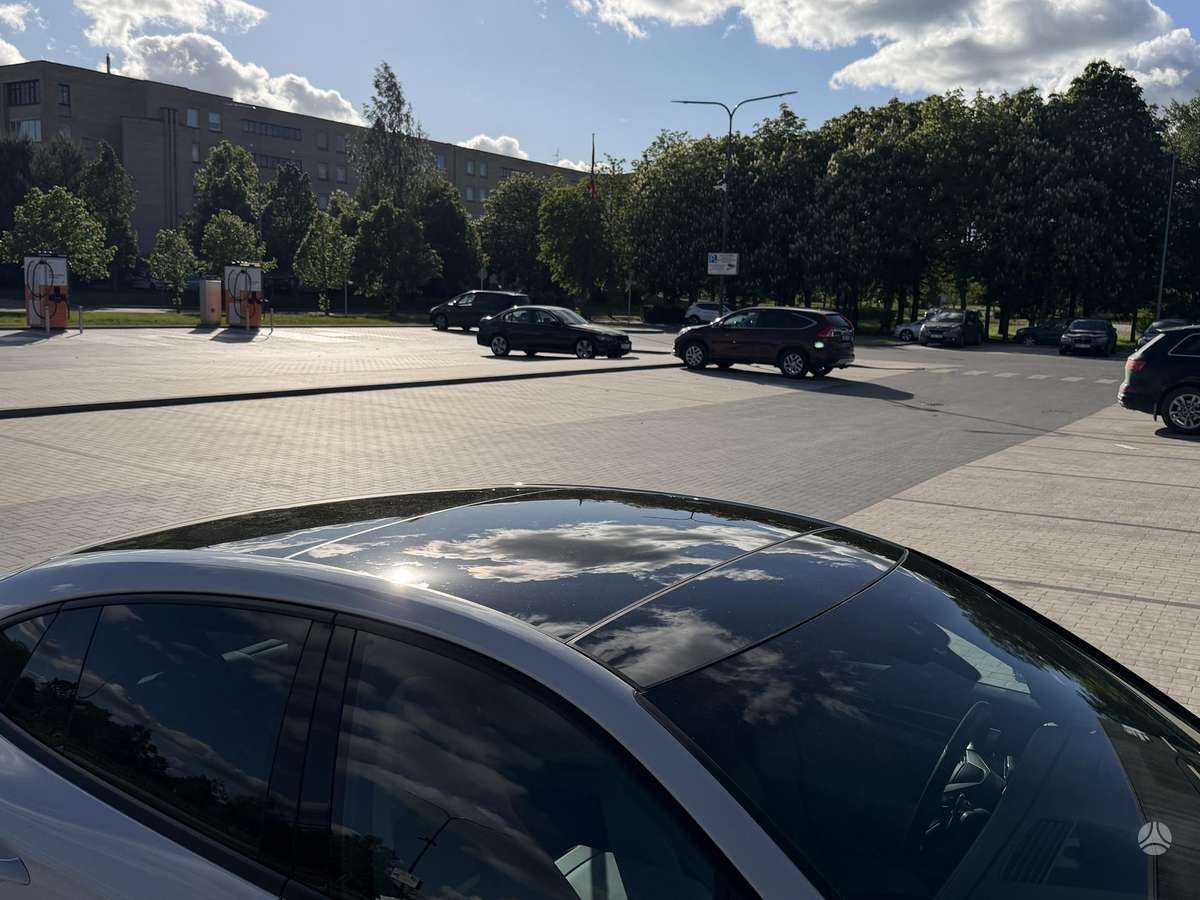 Porsche Panamera, Седан