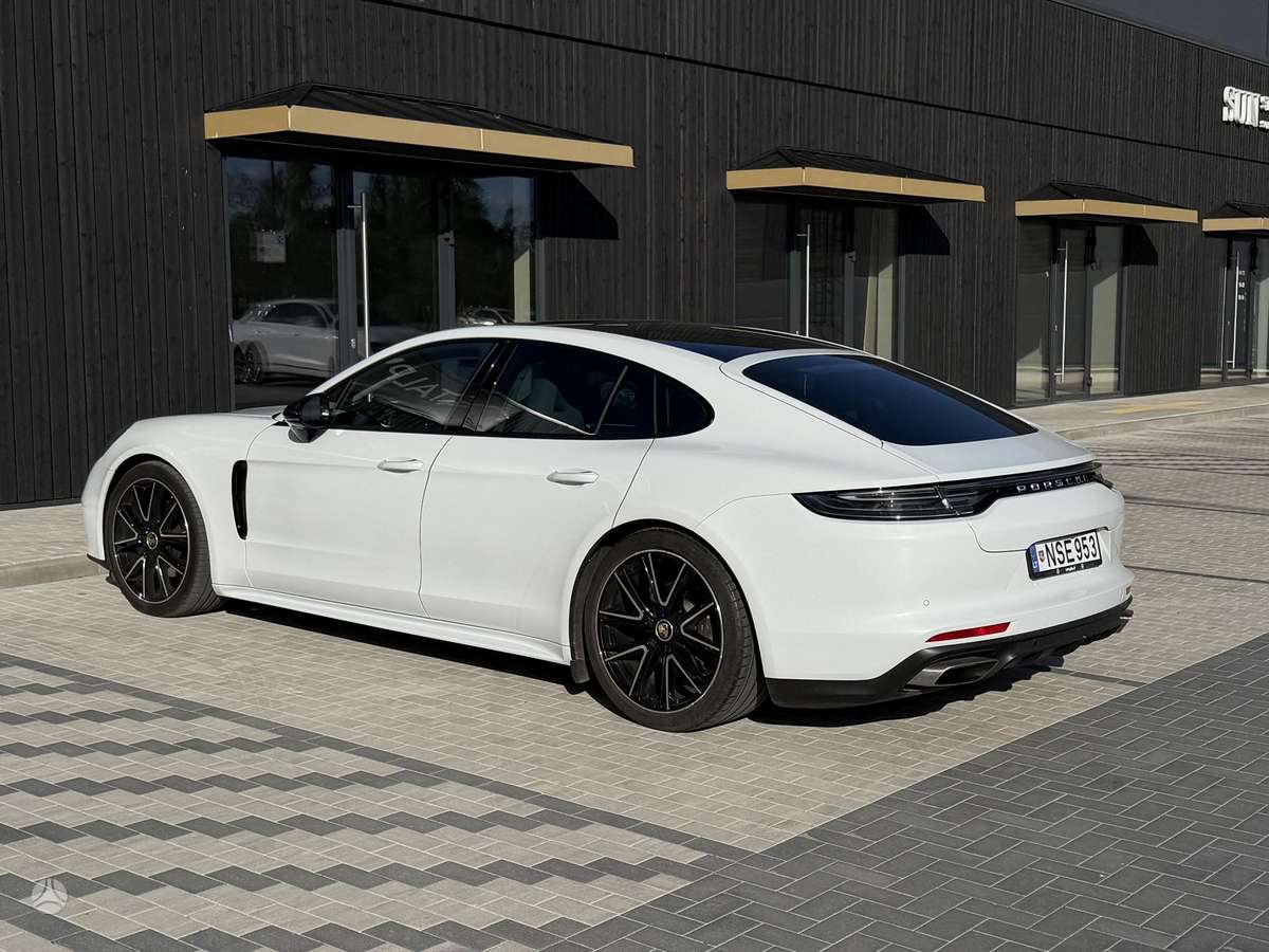 Porsche Panamera, Седан