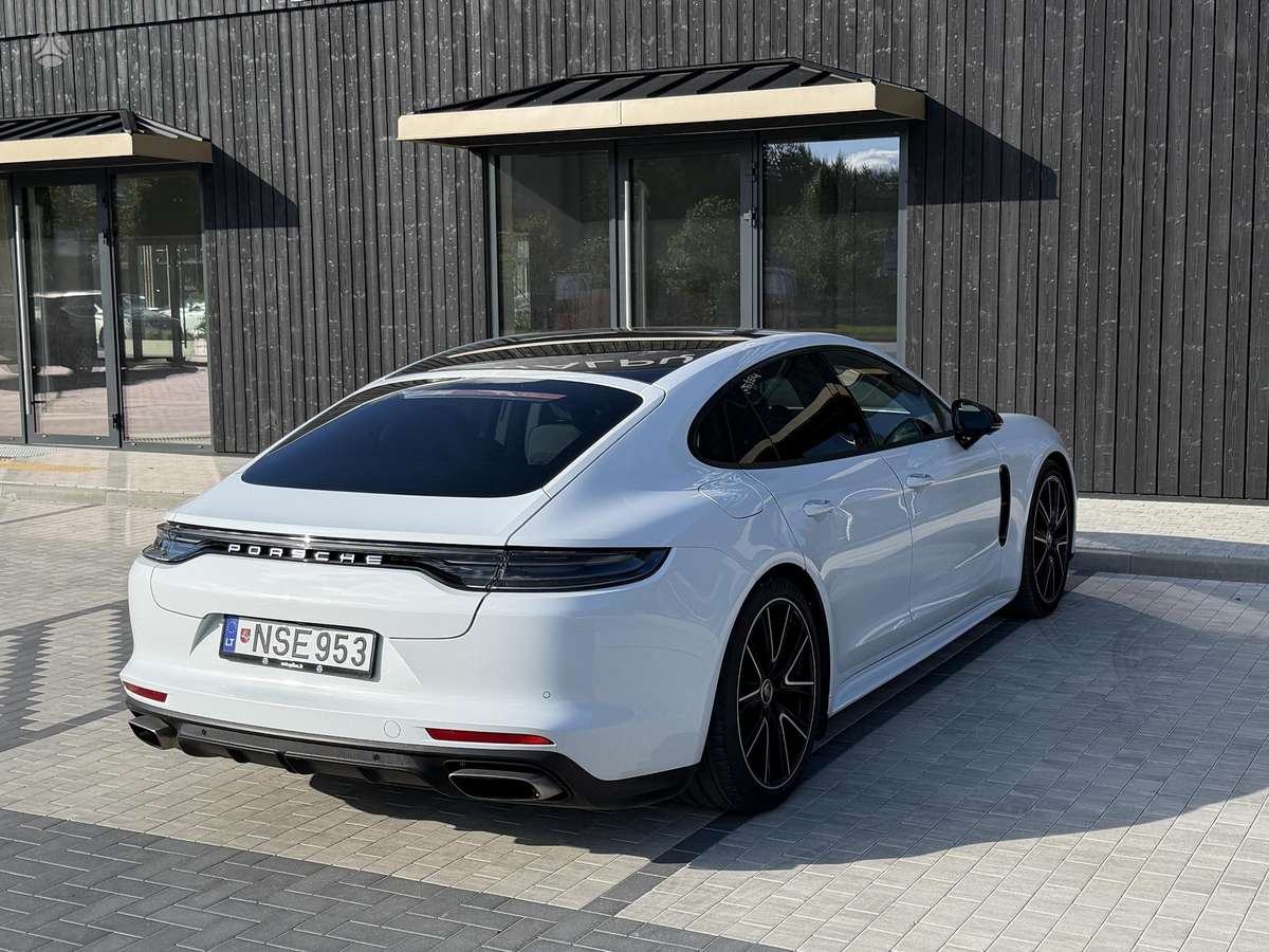 Porsche Panamera, Седан