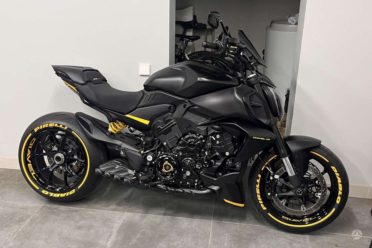Ducati Diavel 1158cc, street / classic