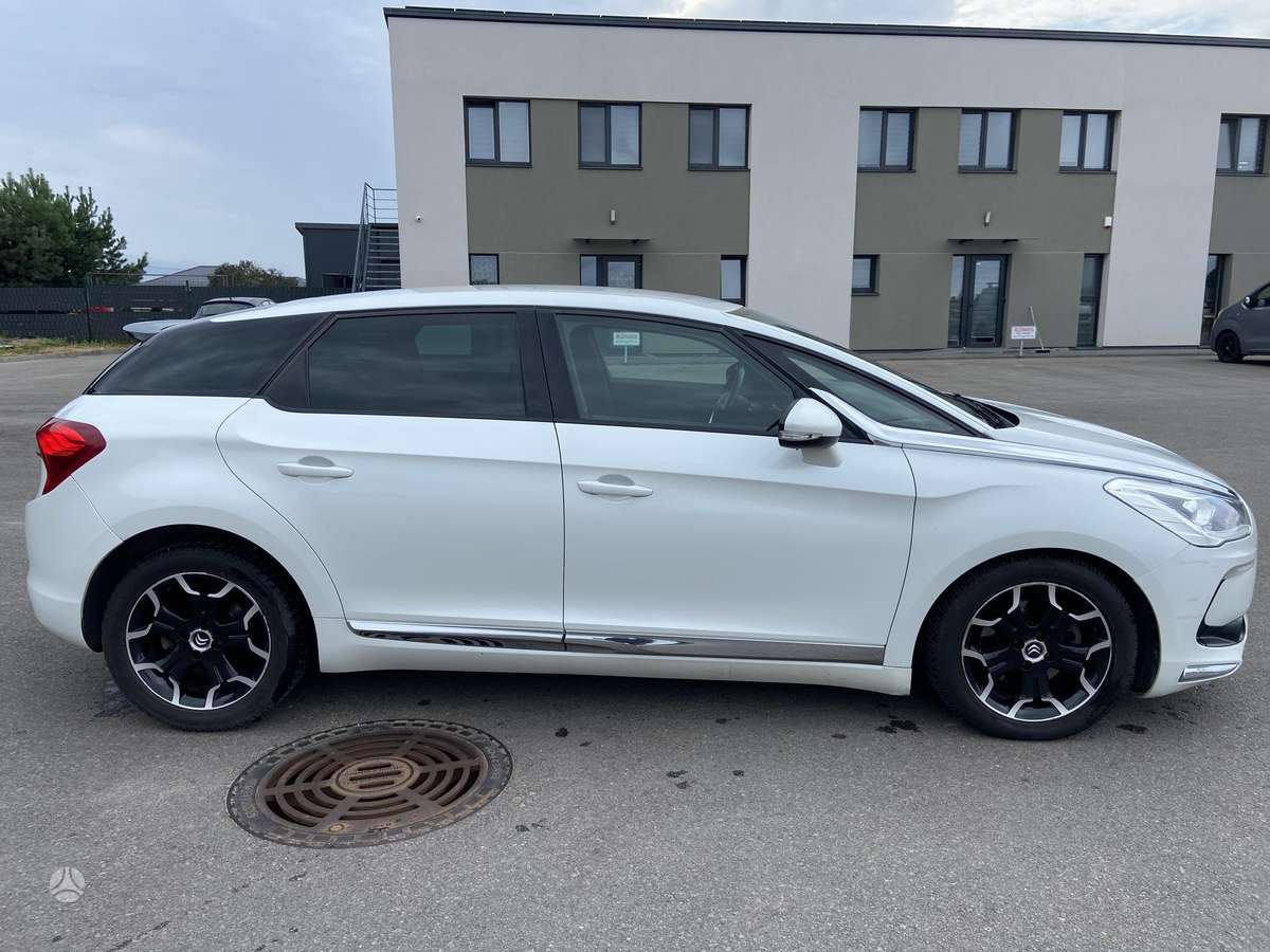 Citroen DS5, 1.6 l., hatchback