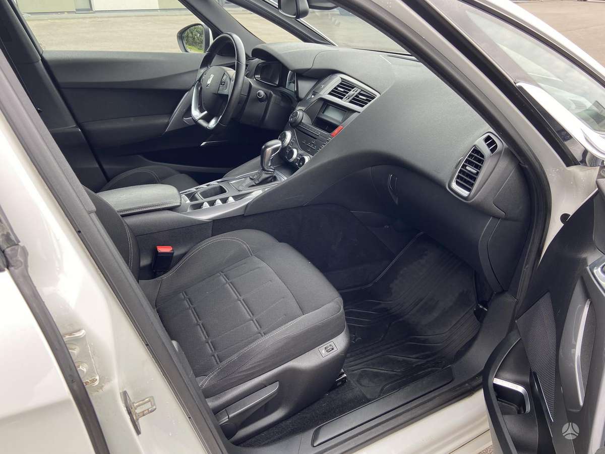 Citroen DS5, 1.6 l., hatchback