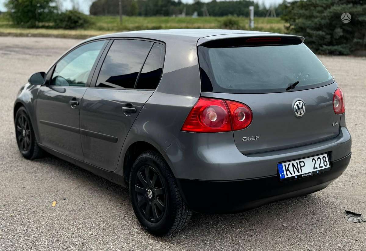 Volkswagen Golf - 6
