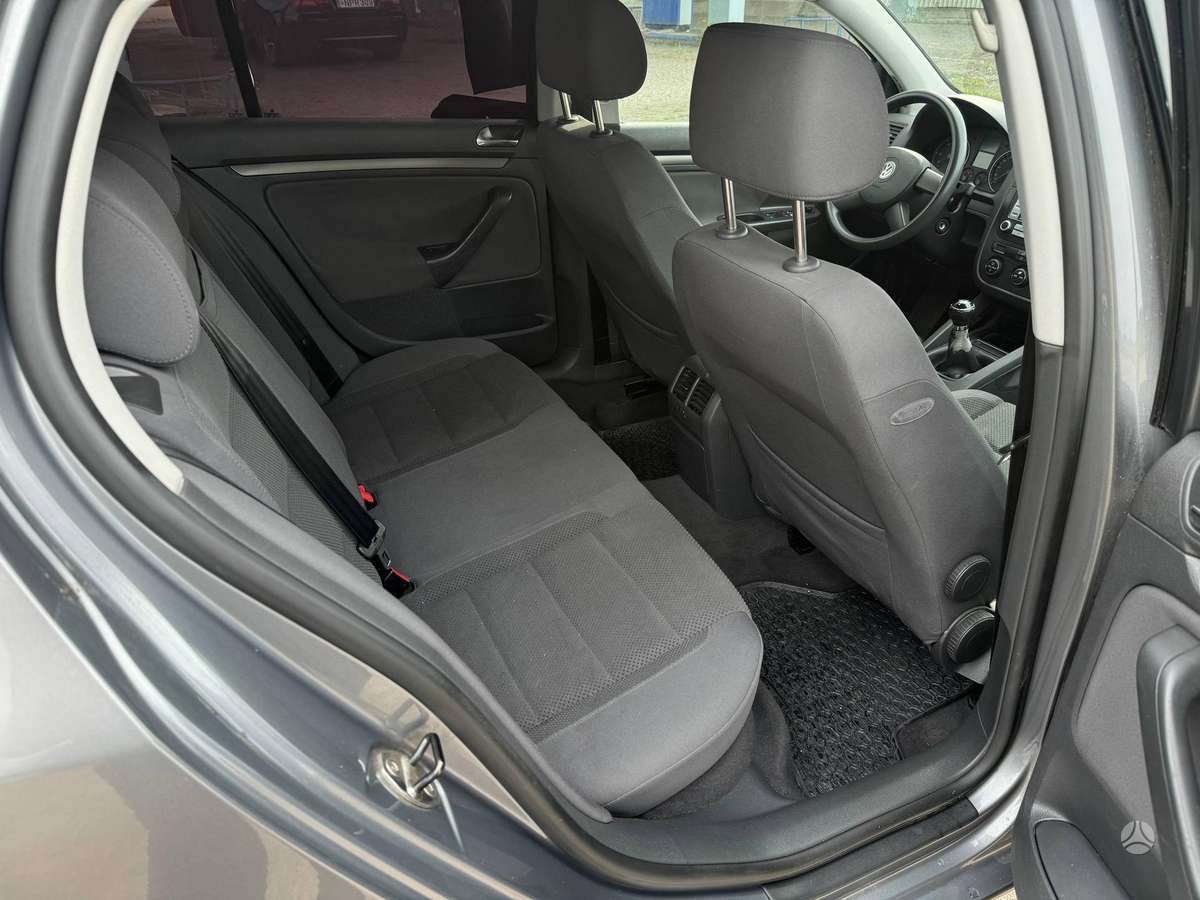 Volkswagen Golf - 10