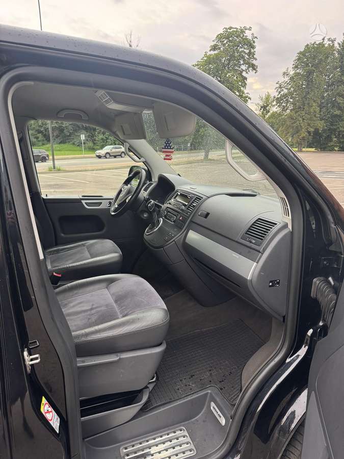 Volkswagen Multivan - 12