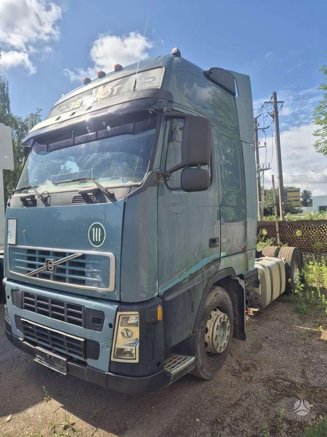 Volvo FH, double sleeper