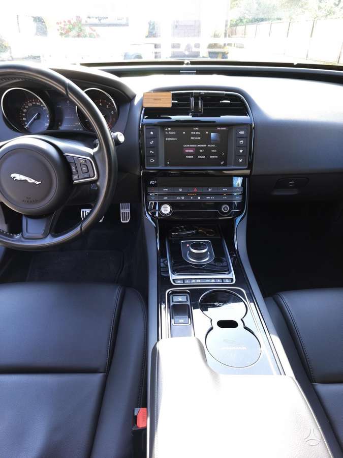 Jaguar XE, 2.0 l., Седан