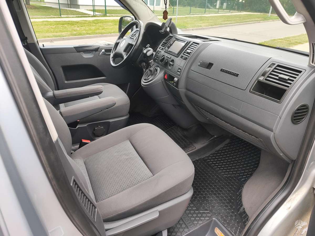 Volkswagen Caravelle - 10