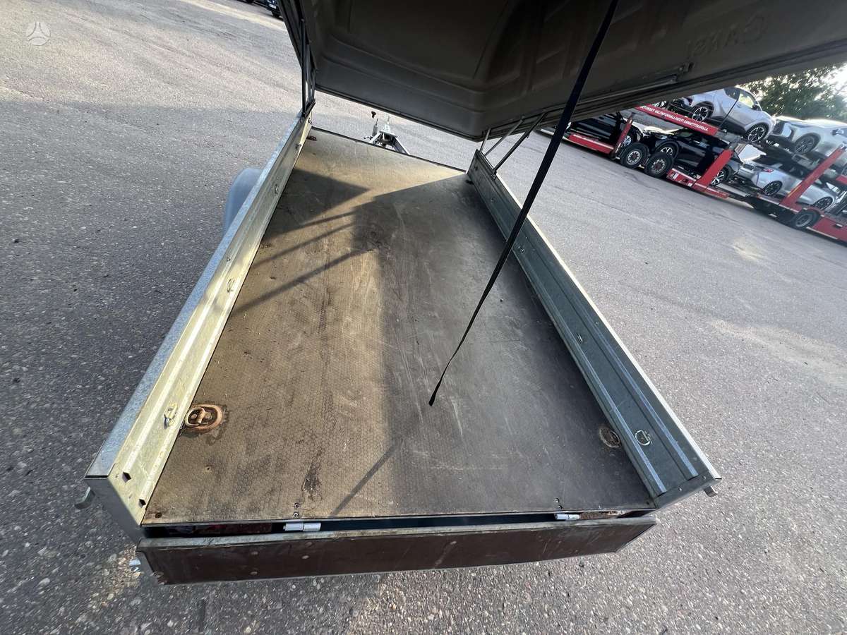 Titan 300L-P, passenger car trailers