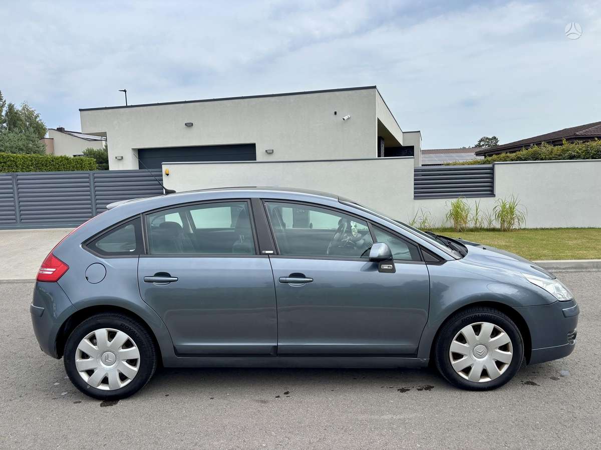 Citroen C4, 1.6 l., hatchback