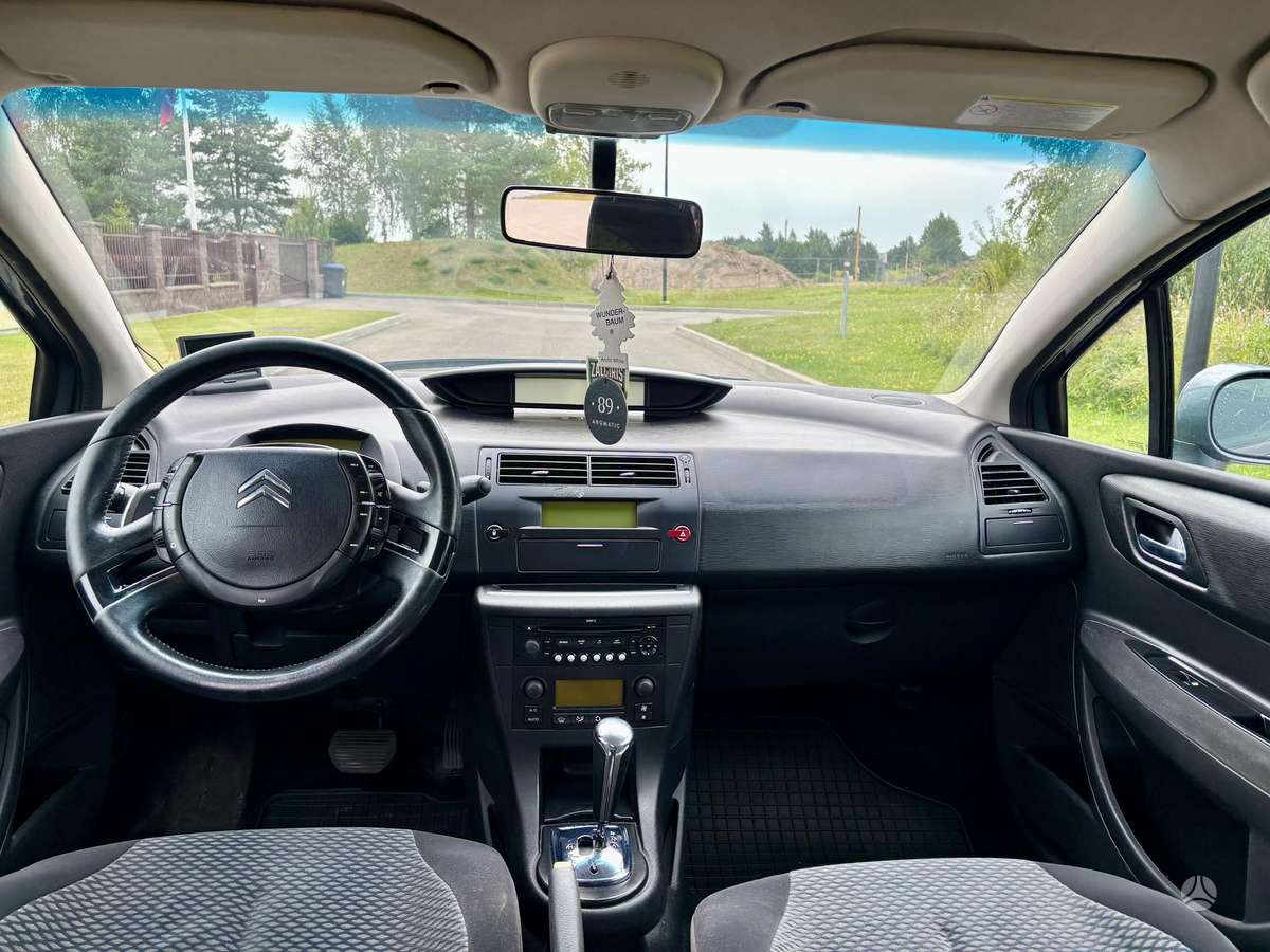 Citroen C4, 1.6 l., hatchback