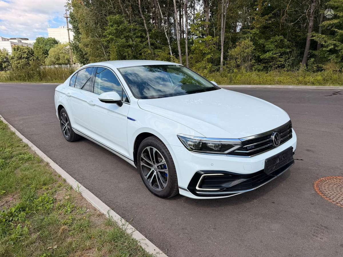 Volkswagen Passat - 2