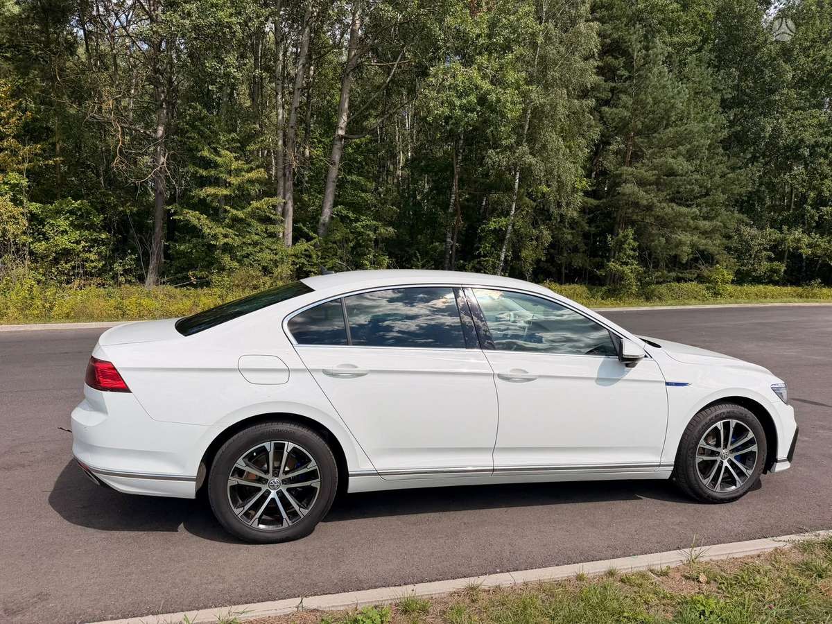 Volkswagen Passat - 4