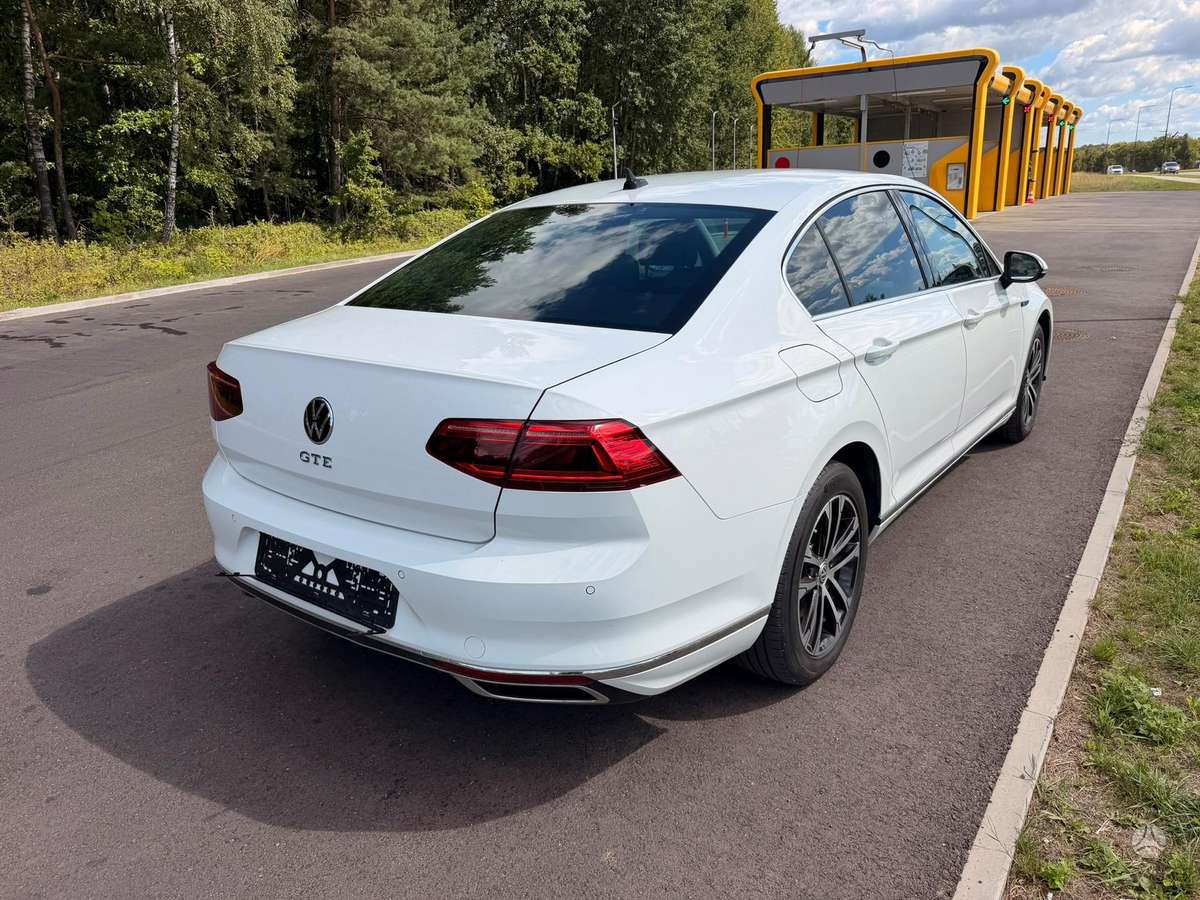 Volkswagen Passat - 8