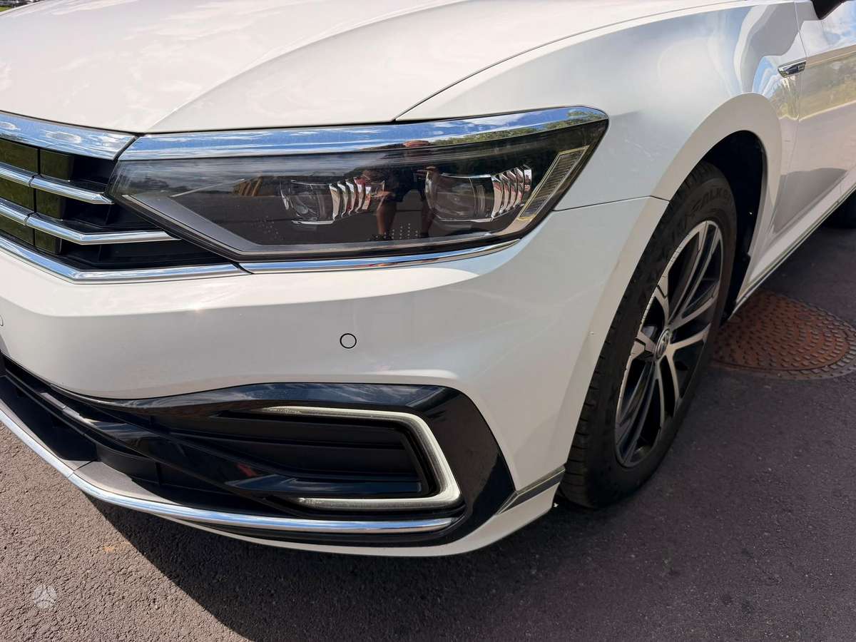 Volkswagen Passat - 11