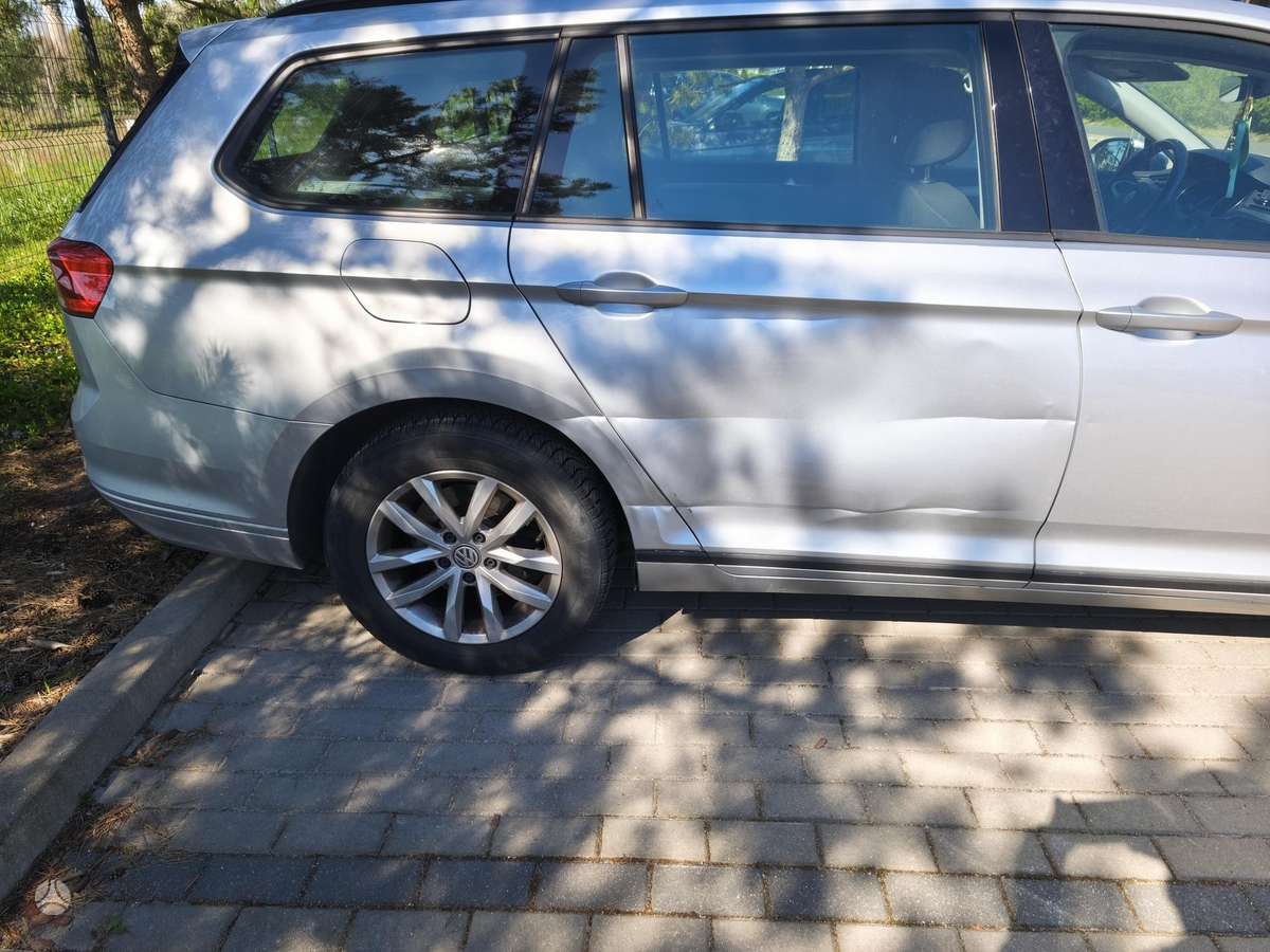 Volkswagen Passat - 4