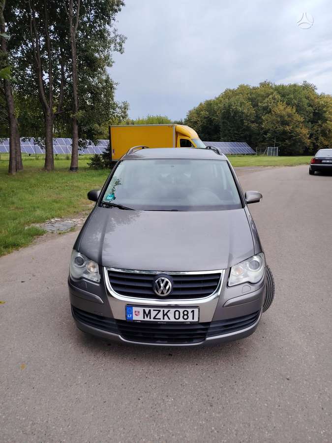 Volkswagen Touran - 1