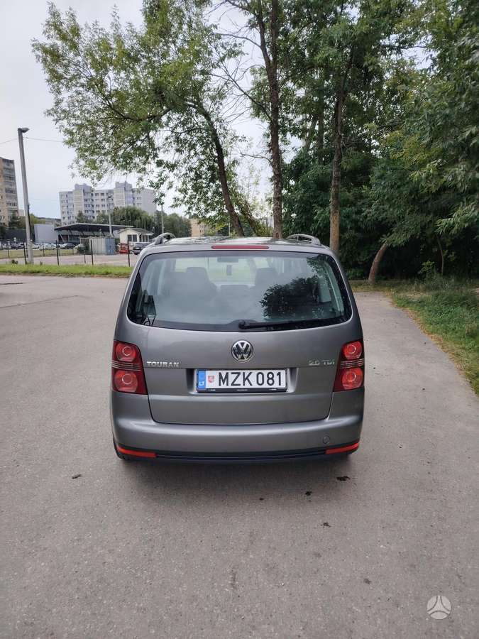 Volkswagen Touran - 4