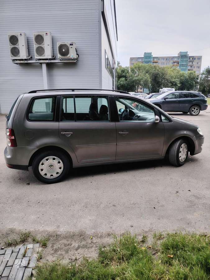 Volkswagen Touran - 5