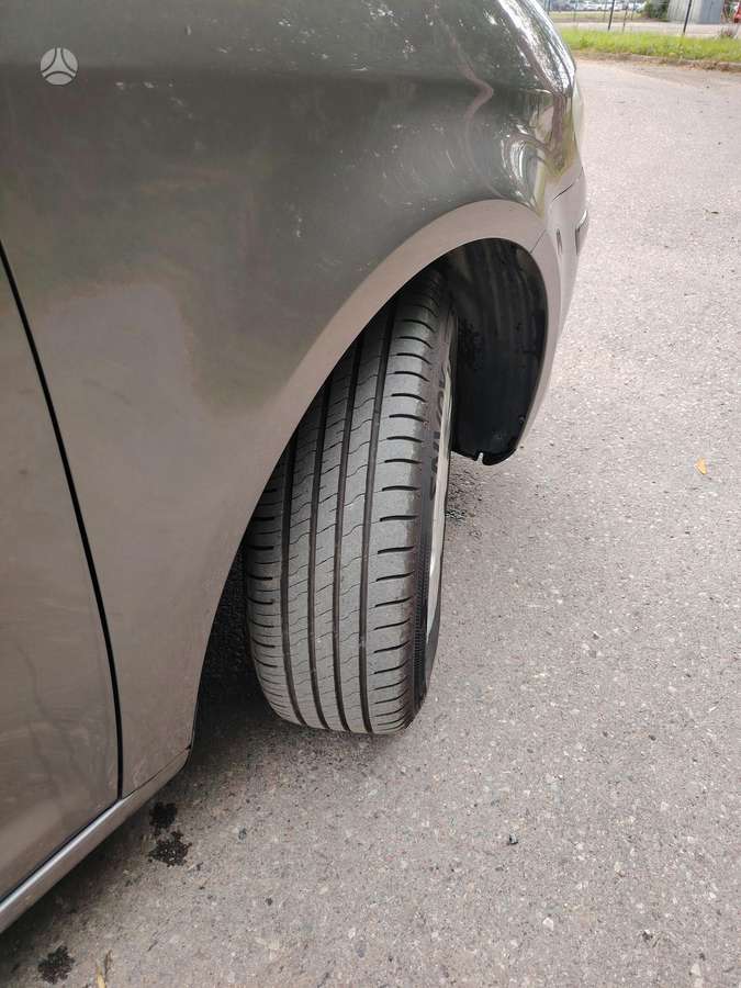 Volkswagen Touran - 6