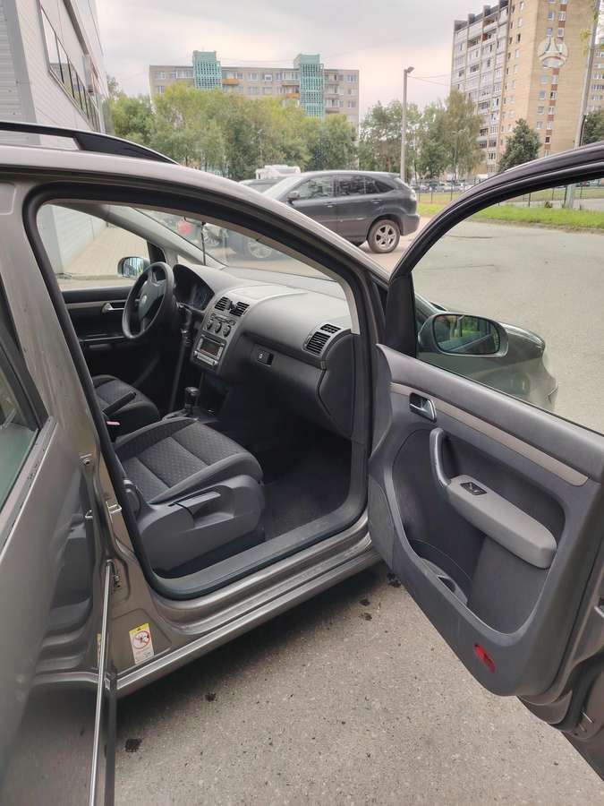 Volkswagen Touran - 8
