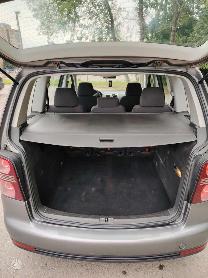 Volkswagen Touran - 9