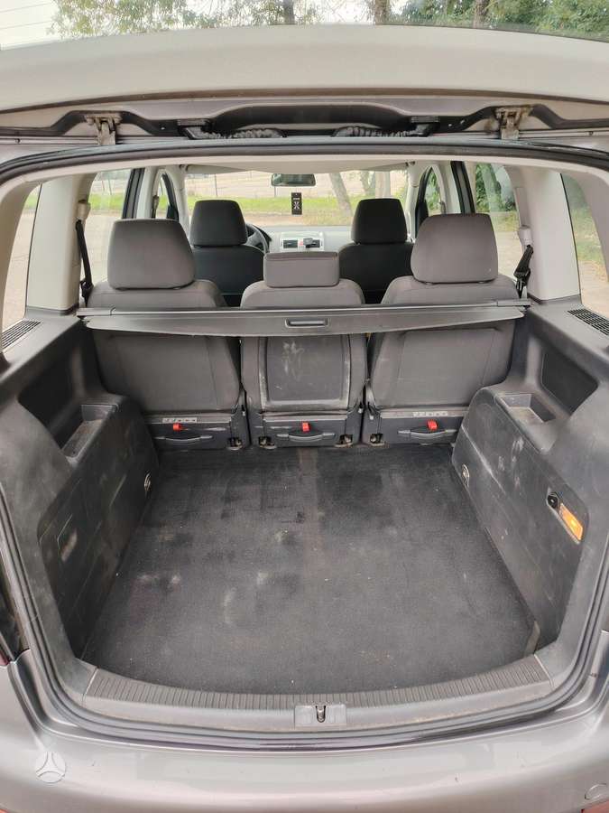 Volkswagen Touran - 10