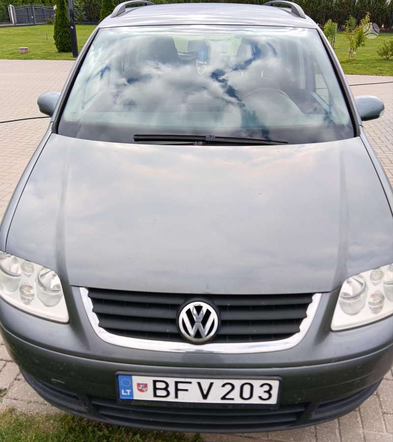 Volkswagen Touran - 1