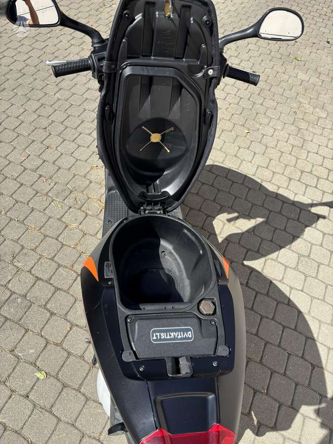 Piaggio NRG 49cc, scooters / mopeds