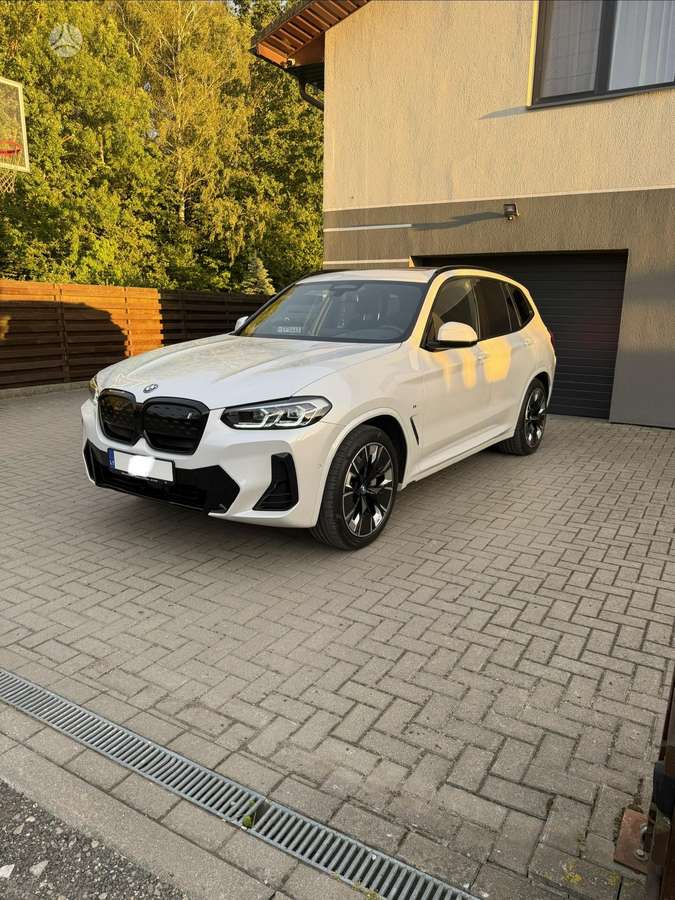 BMW iX3, Внедорожник / Кроссовер