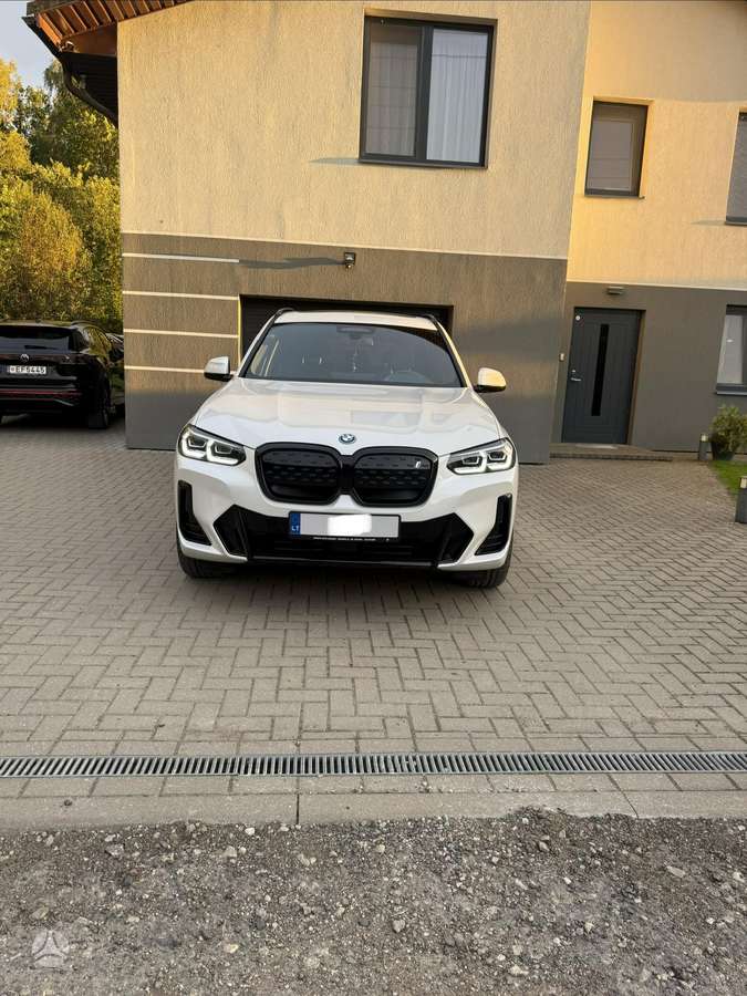 BMW iX3, Внедорожник / Кроссовер