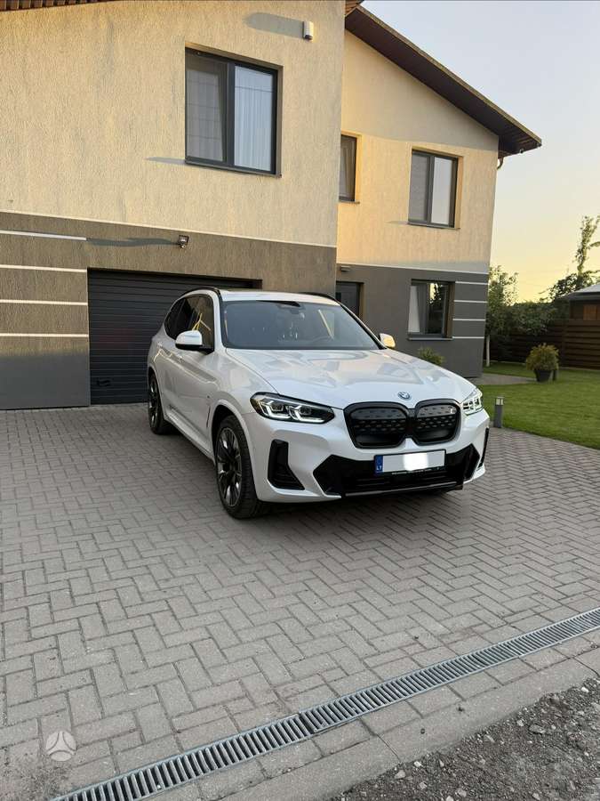 BMW iX3, Внедорожник / Кроссовер