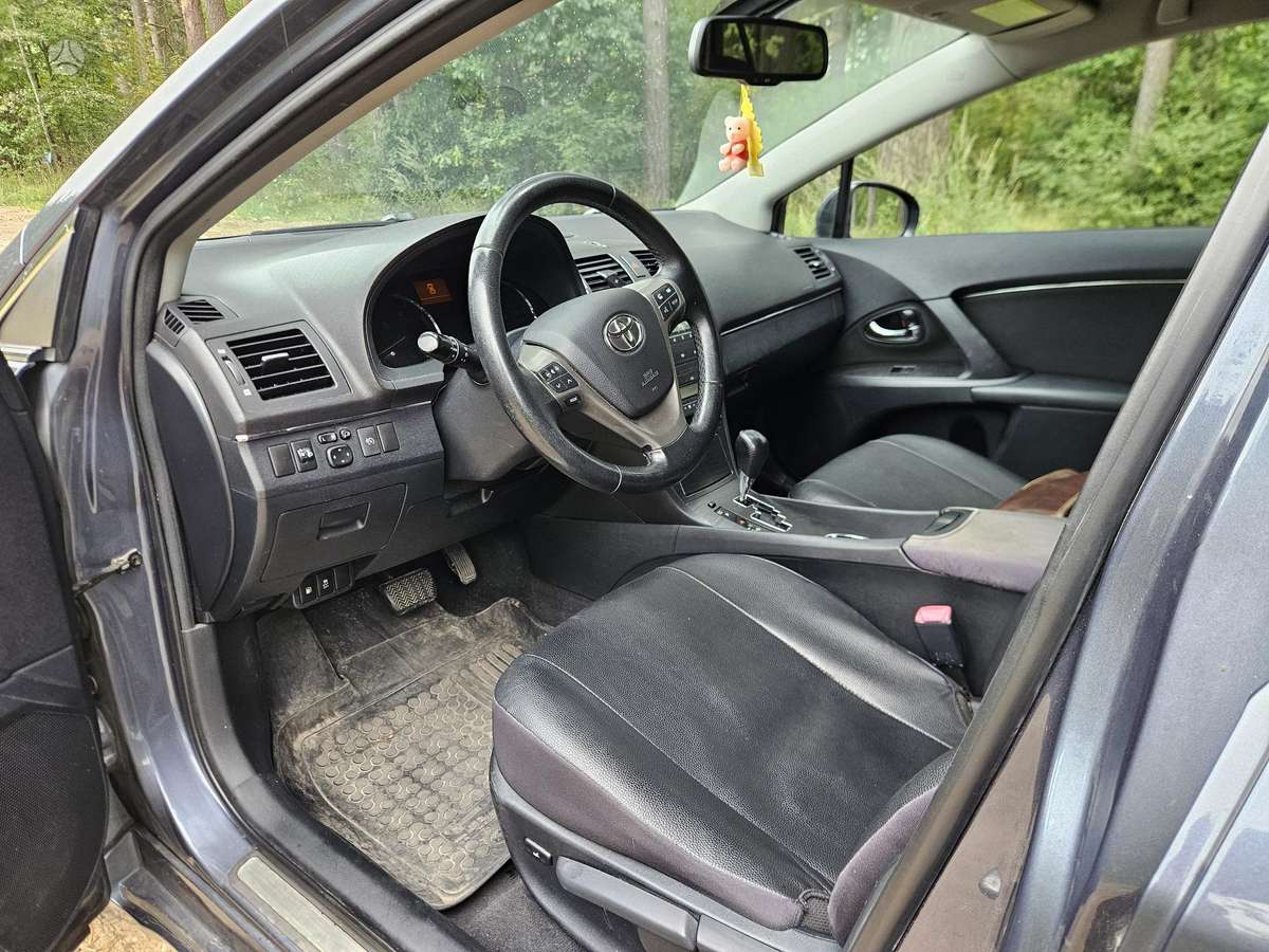 Toyota Avensis - 10