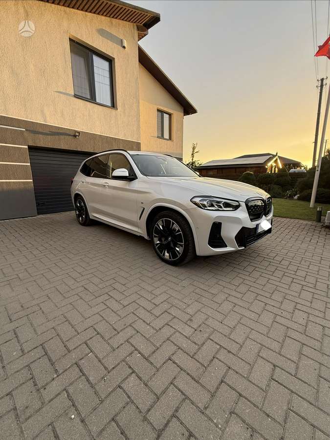 BMW iX3, Внедорожник / Кроссовер