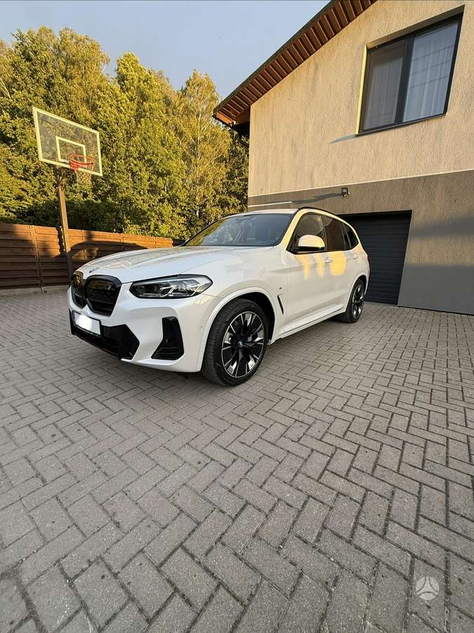 BMW iX3, Внедорожник / Кроссовер