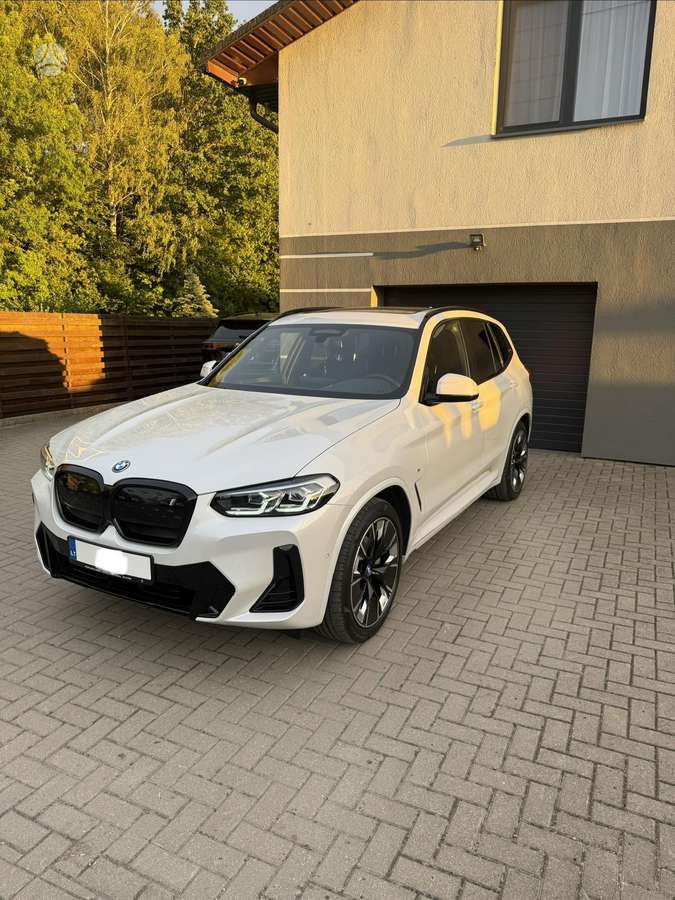 BMW iX3, Внедорожник / Кроссовер