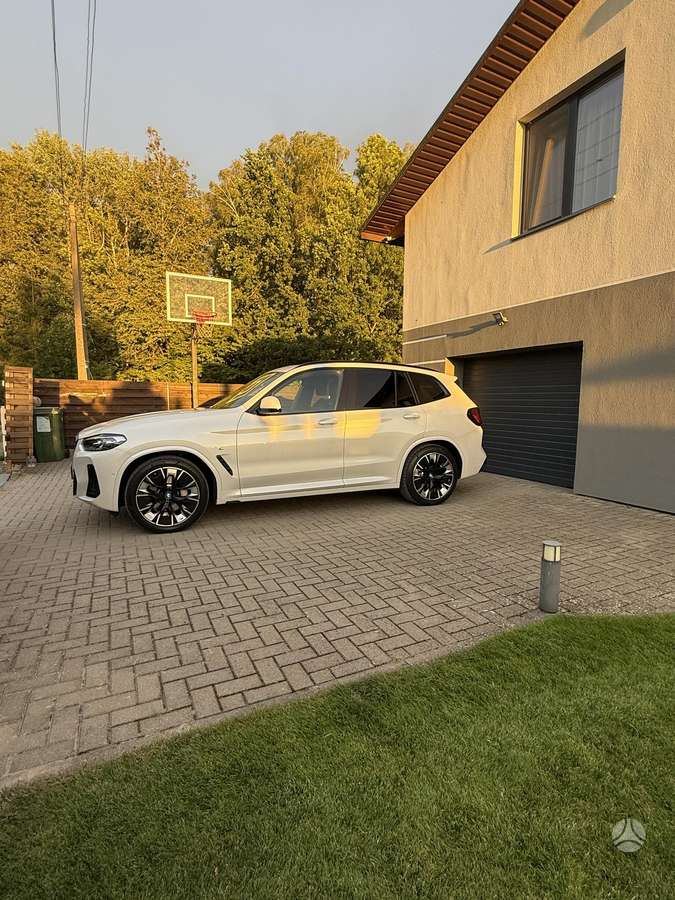 BMW iX3, Внедорожник / Кроссовер