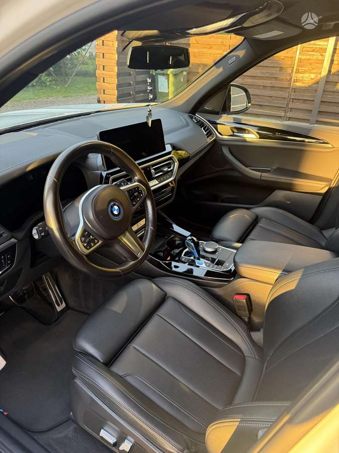 BMW iX3, Внедорожник / Кроссовер