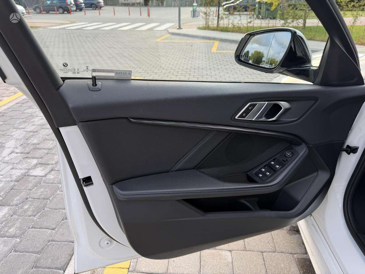 BMW 118, 1.5 l., hatchback