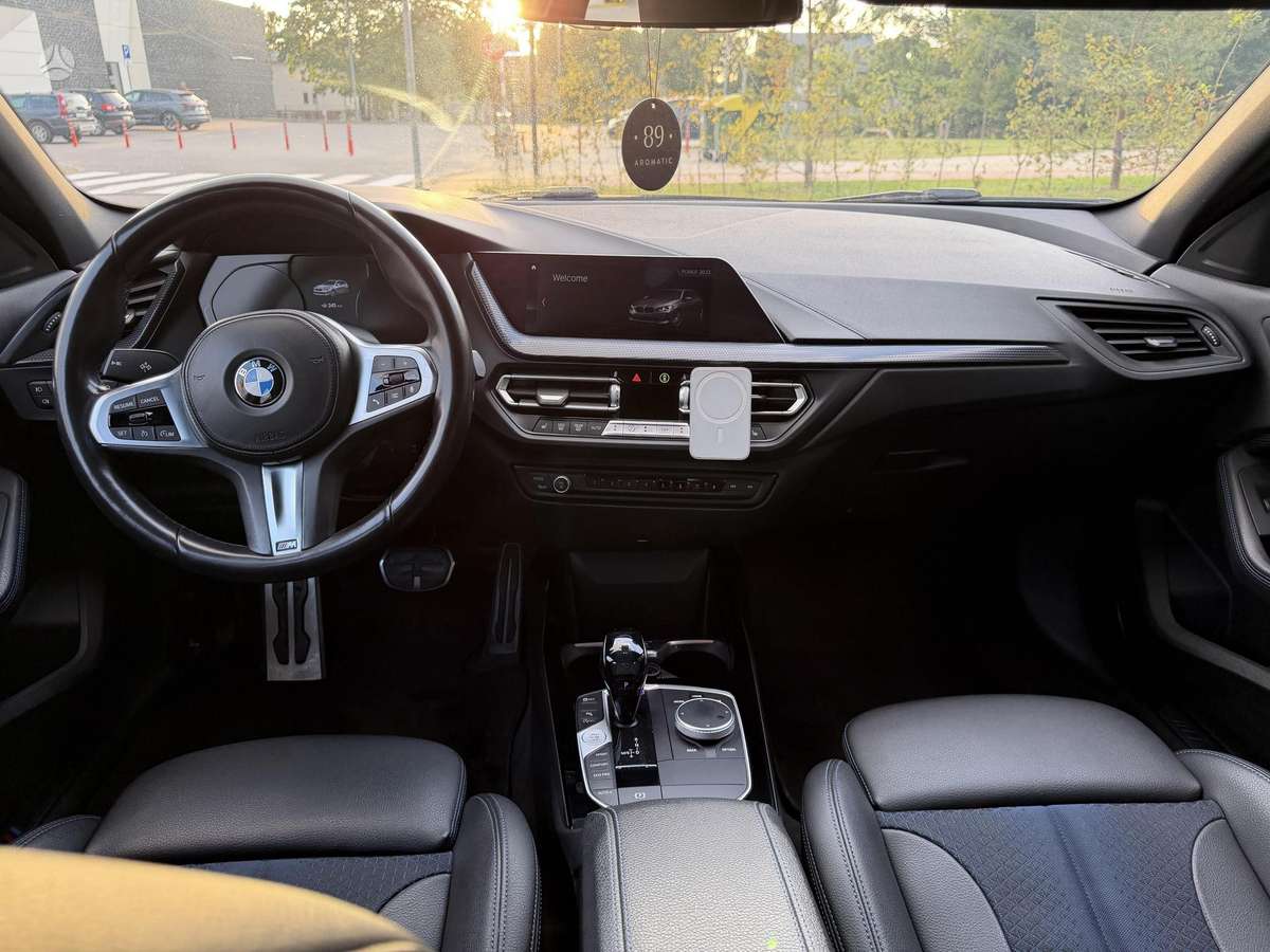 BMW 118, 1.5 l., hatchback