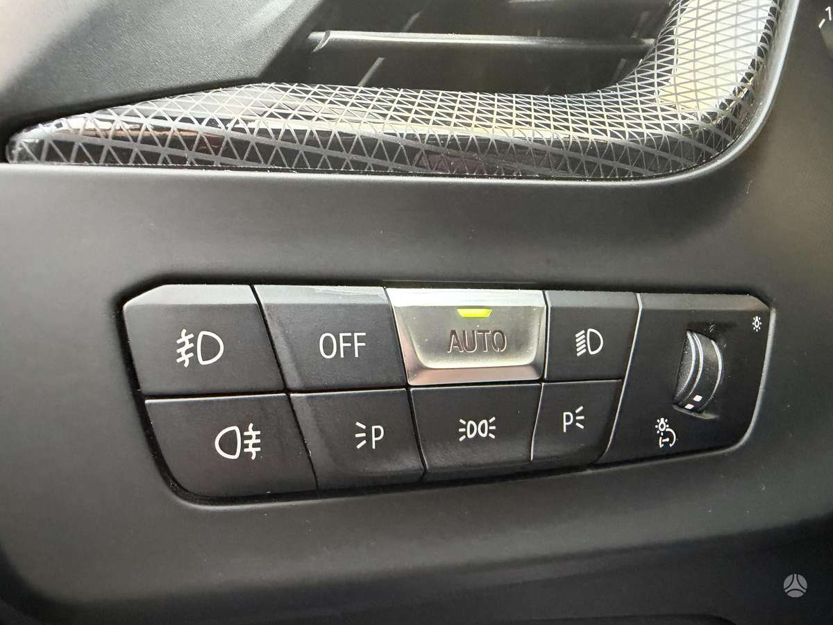 BMW 118, 1.5 l., hatchback