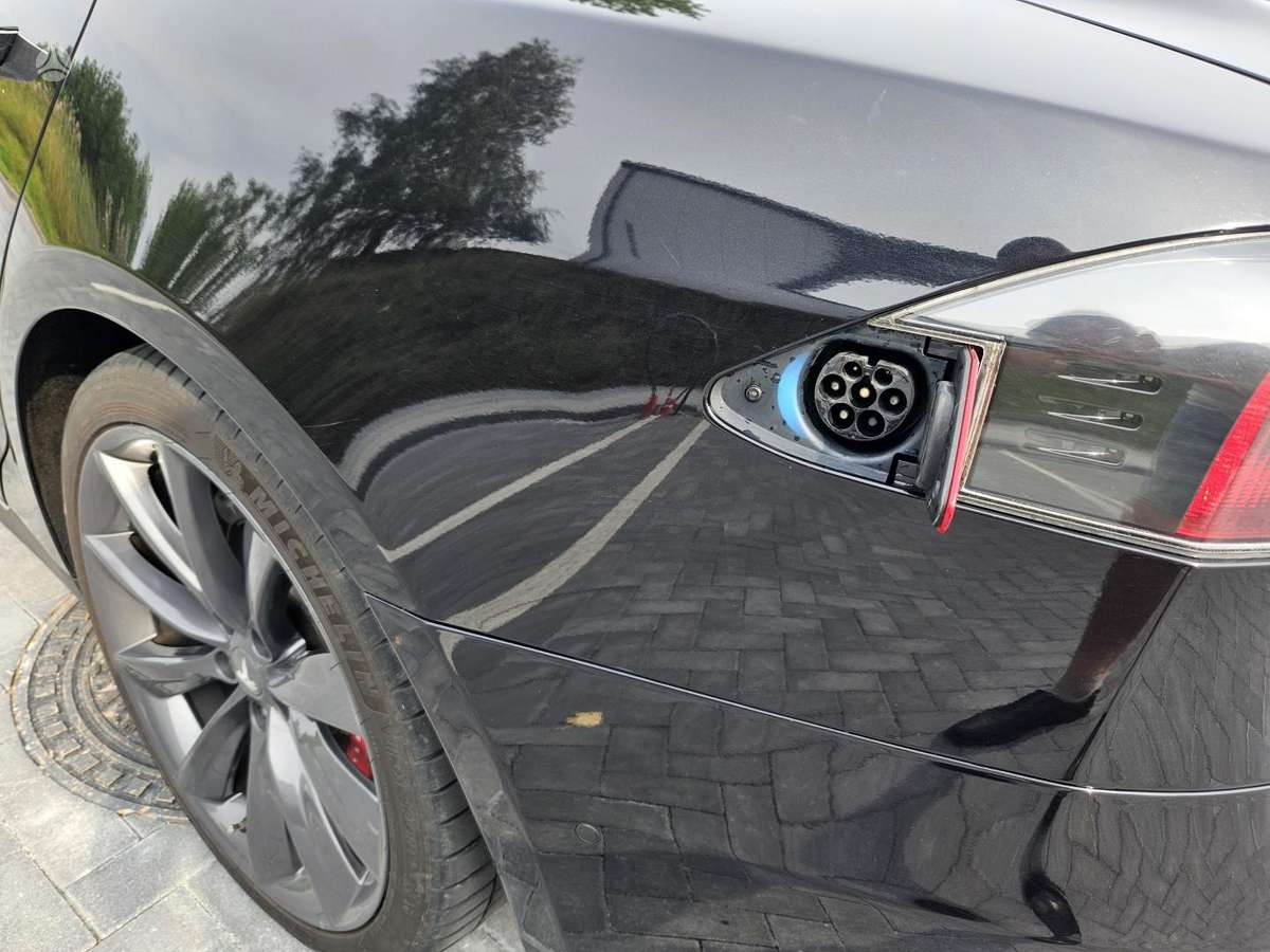 Tesla Model S, 85 кВт·ч, Хэтчбек